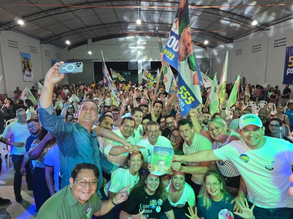 Dr. Furlan assina compromisso com a Educação e destaca valorização dos profissionais durante plenária